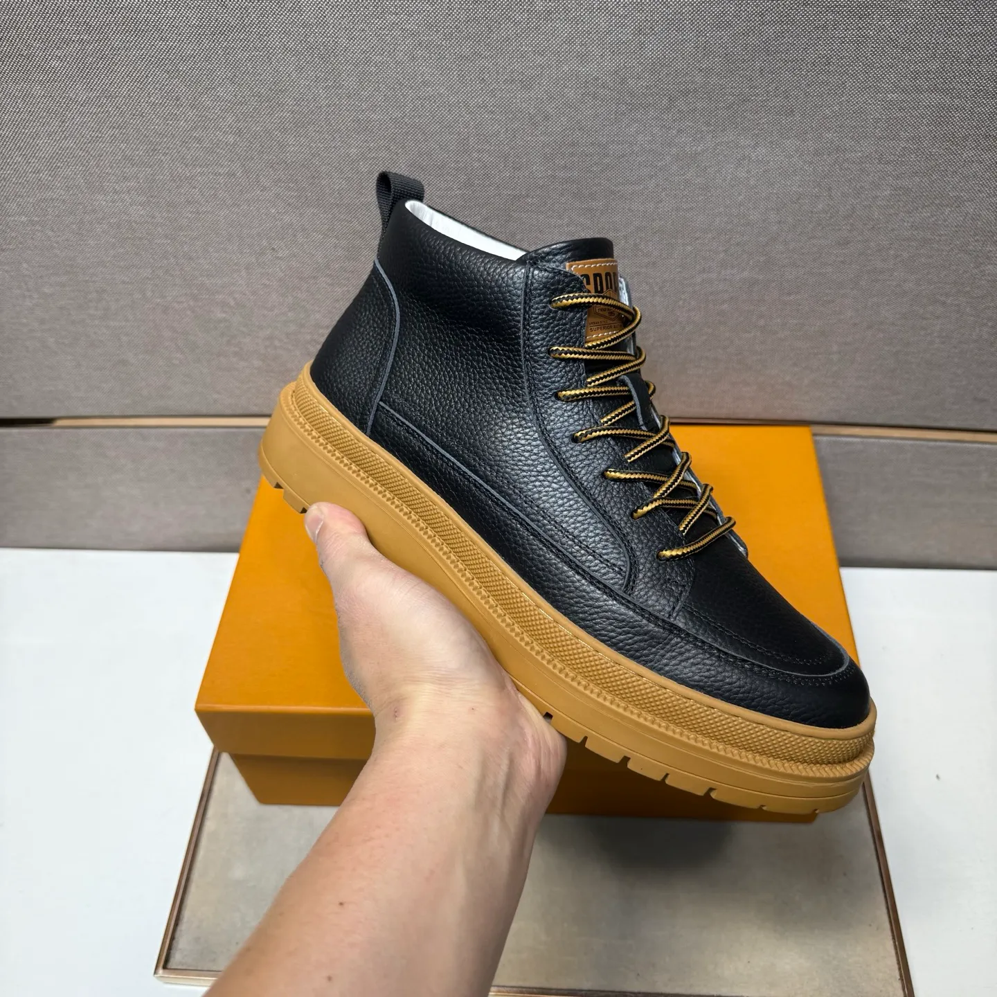 Men's men's shoes 💰pp460 [LV～] Men's casual high-top shoes 2025z cabinet sales simultaneously 🔶Size: 38-44#️⃣ 🔷3 colors🔜The upper is made of multi-material splicing ➕Genuine leather lining, comfortable and breathable, sole: original comfortable and wear-resistant outsole, ⚠️real thing📱photographed🎬real thing is better📢📢📢